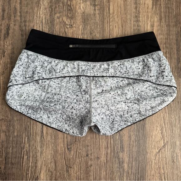 Lululemon Speed Up Short Awaken 2.5" - Size 6 - Picture 5 of 12